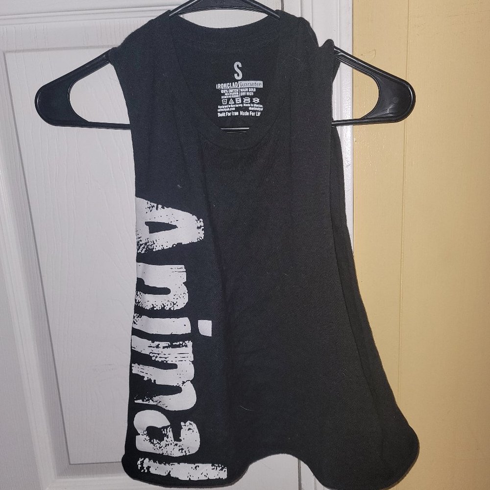 Animal crop muscle tee